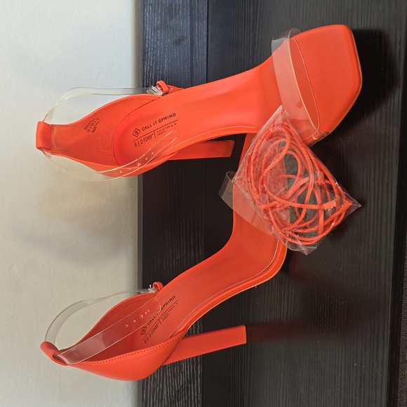 Orange high heels. - Picture 5 of 6